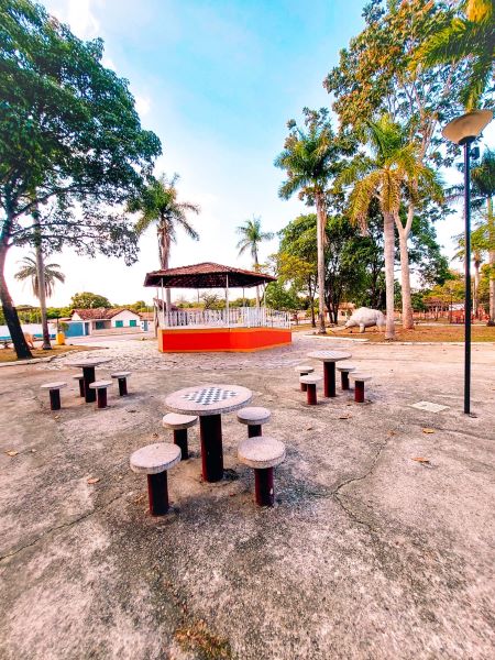 Praça Otacílio Negrão de Lima 